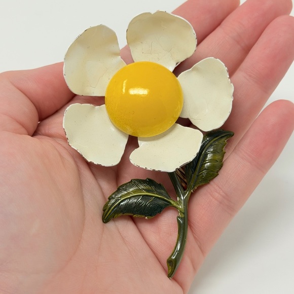 Vintage Enamel Flower Brooch White Yellow Green Metal Pin Fashion Jewelry - Picture 8 of 8